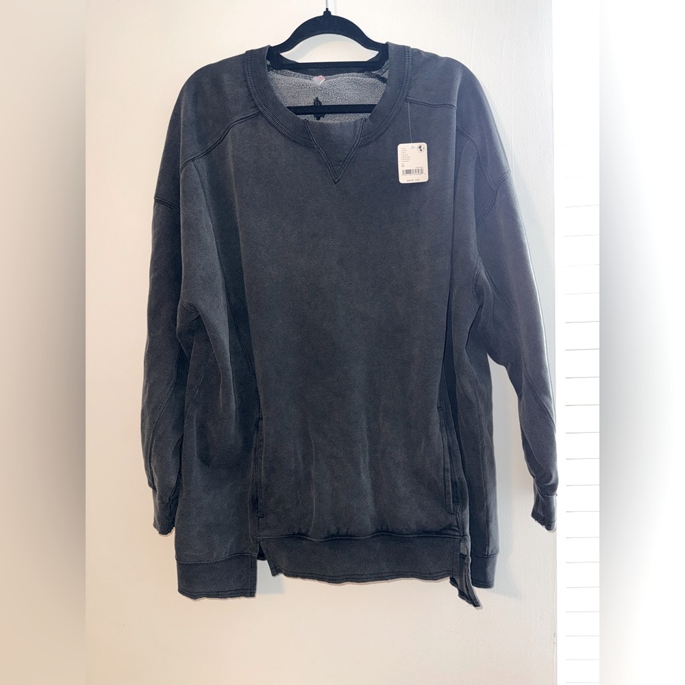 Free People Black Pullover Long Sleeve Crewneck Split Hem Sweater Medium NWT